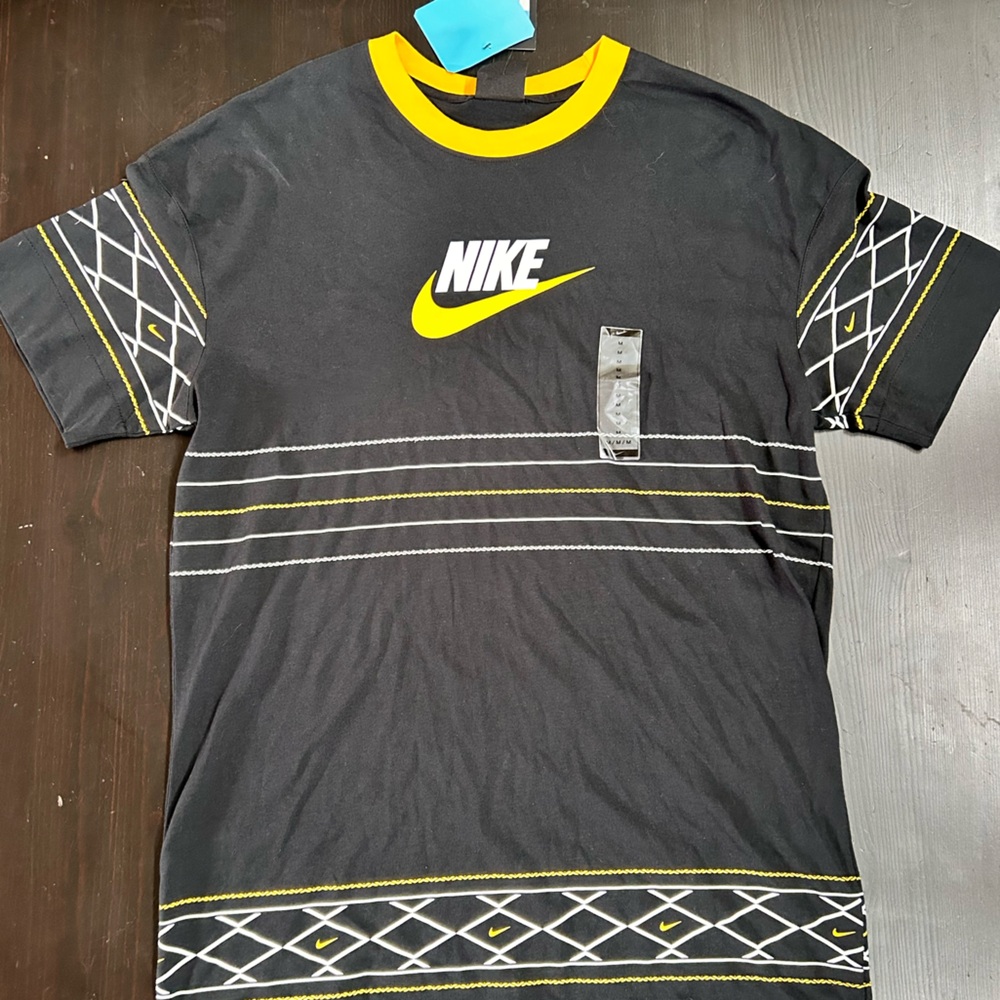 Sample Nike tee, sz M, NWT